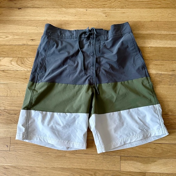 H&M Men's Colorblock Swim Shorts - Dark Gray, Olive, White - Picture 4 of 4